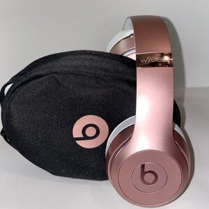 Rose Gold Beats Solo 3